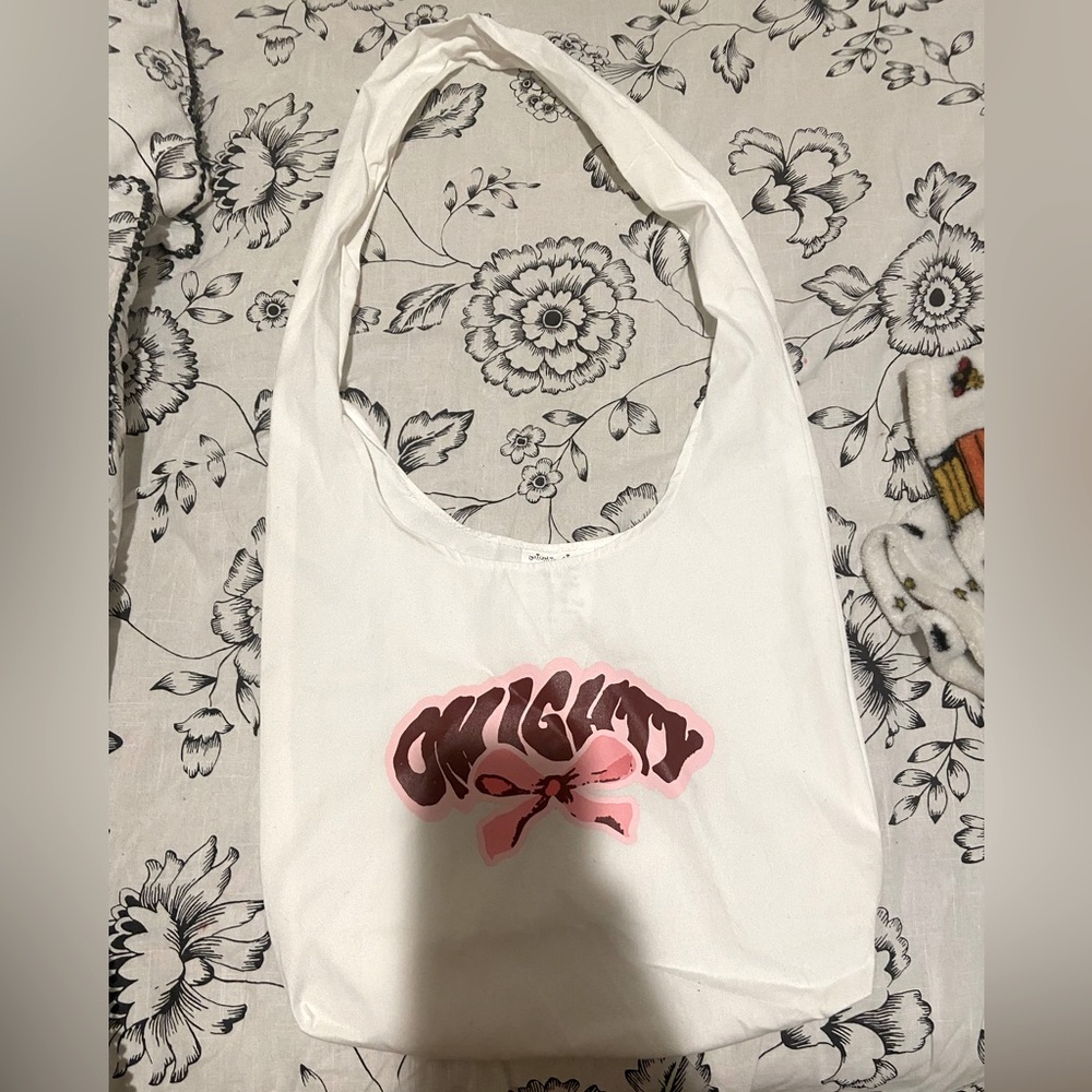 Omighty brand white tote bag with cute bow